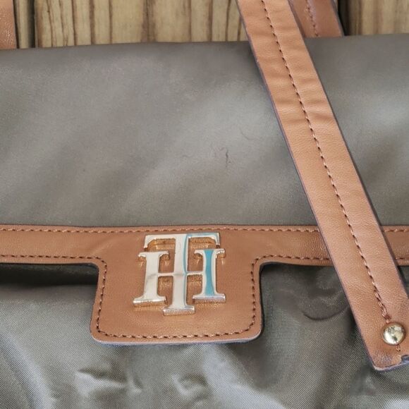 Tommy Hilfilger olive bag - Picture 2 of 9